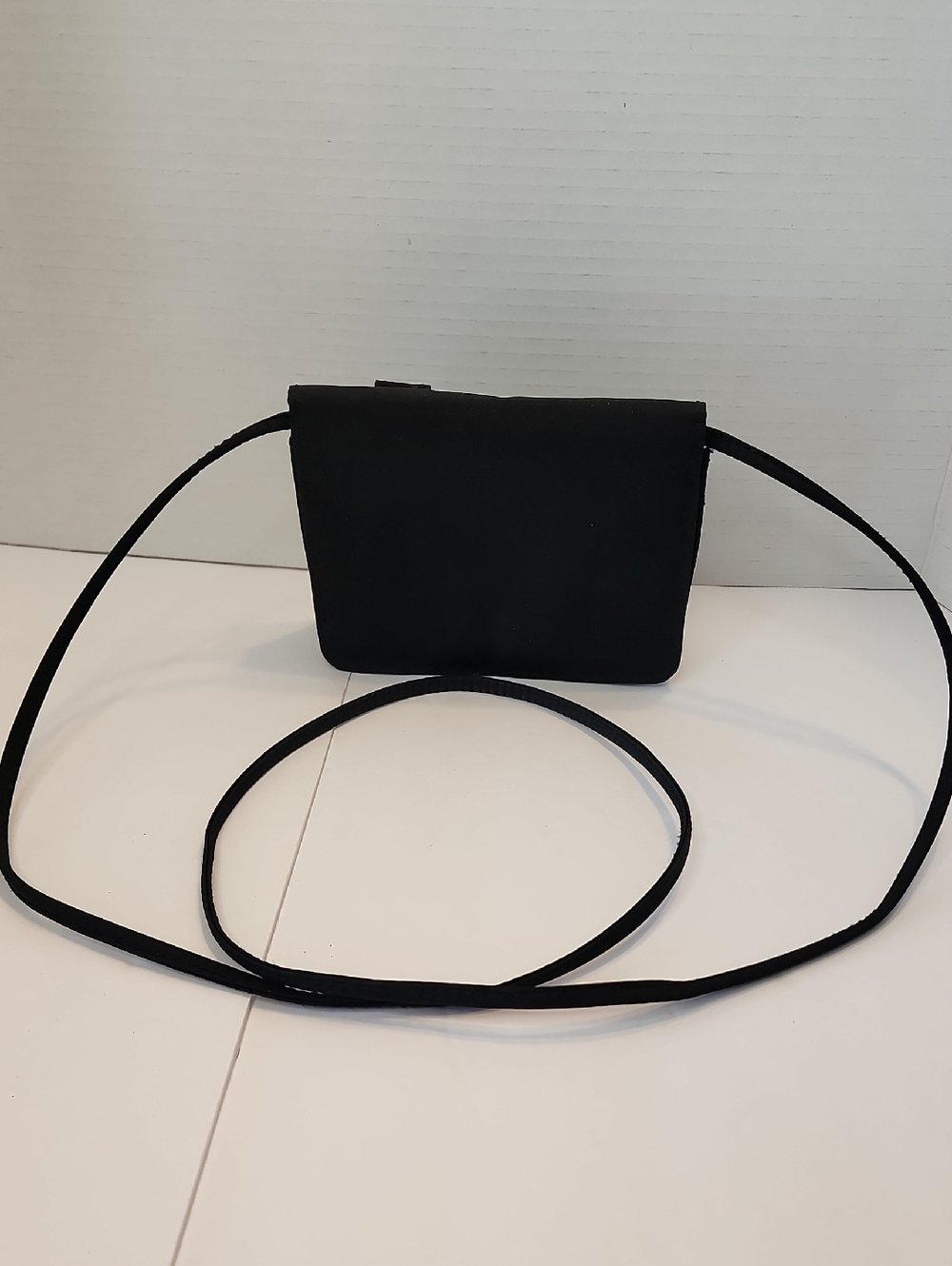 BAGGALLINI Petite Tiny Classic Black Crossbody Bag - Minimalist Women's Purse